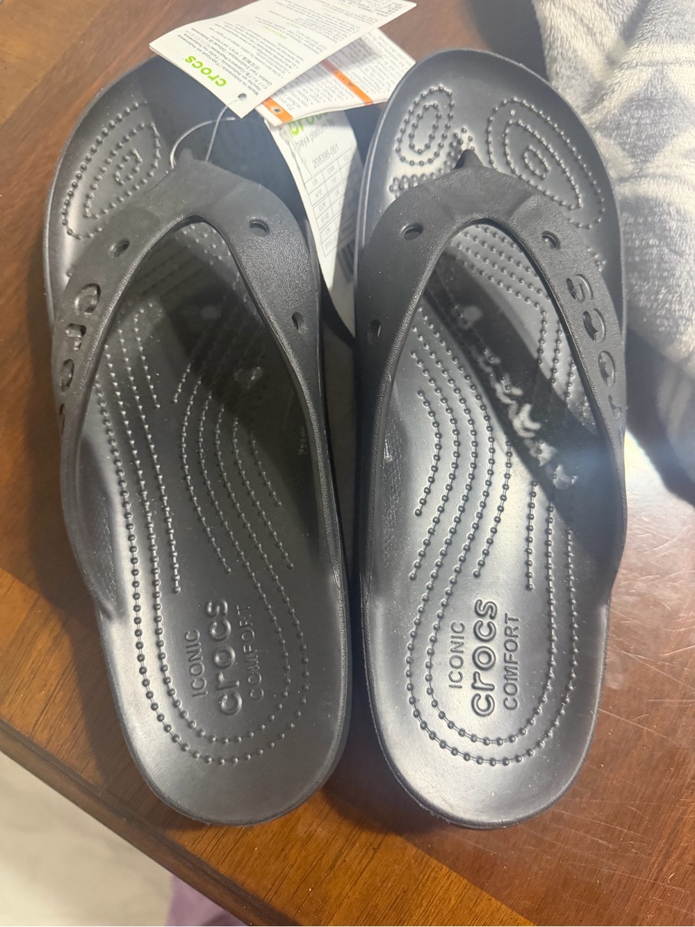 Crocs woman’s  Black Classic Foam Flip Sandals